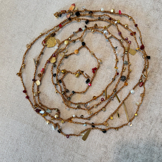 C037 Collar Crónica de Piedras