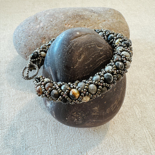 P115 Pulsera Ceniza Serena