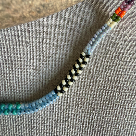 C066 Collar Trama Urbana