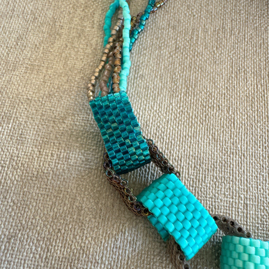 C052 Collar Marea Enlazada