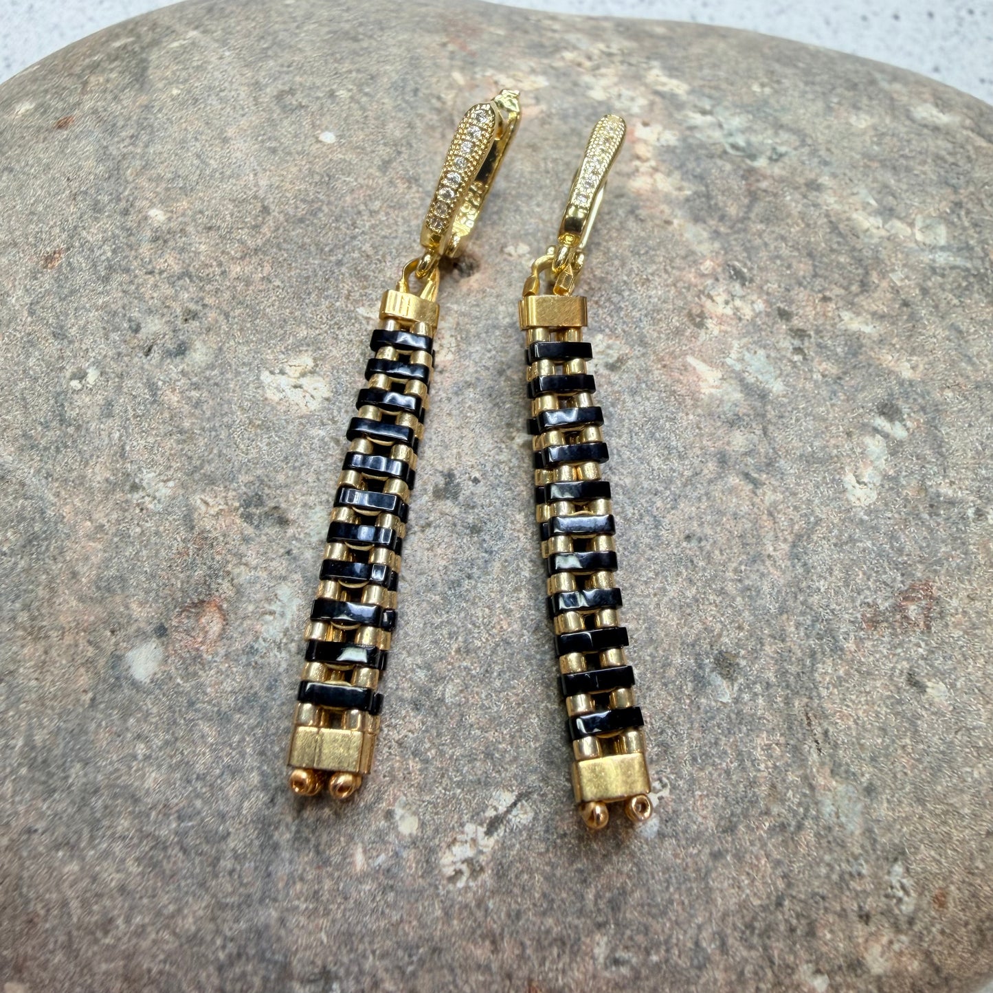 E084 Aros Dorado Estiloso