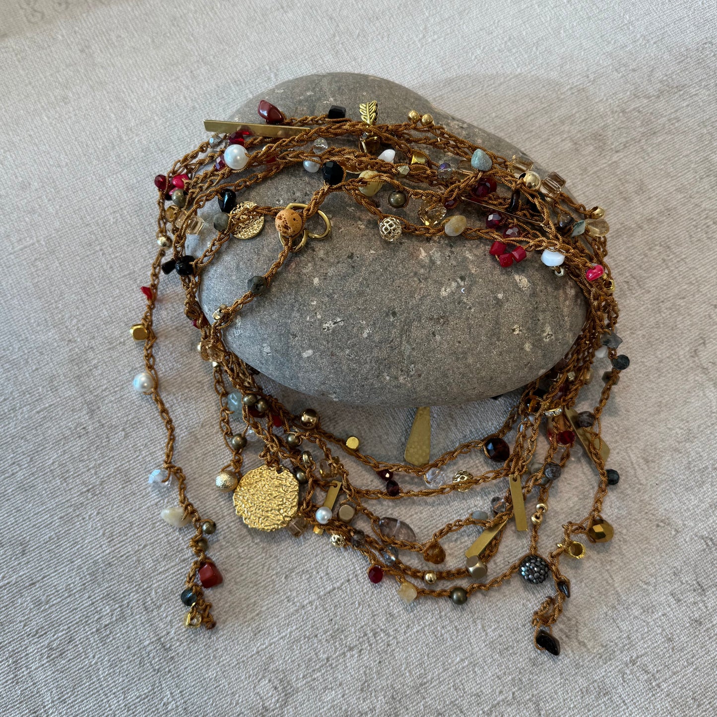 C037 Collar Crónica de Piedras