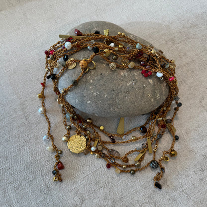 C037 Collar Crónica de Piedras