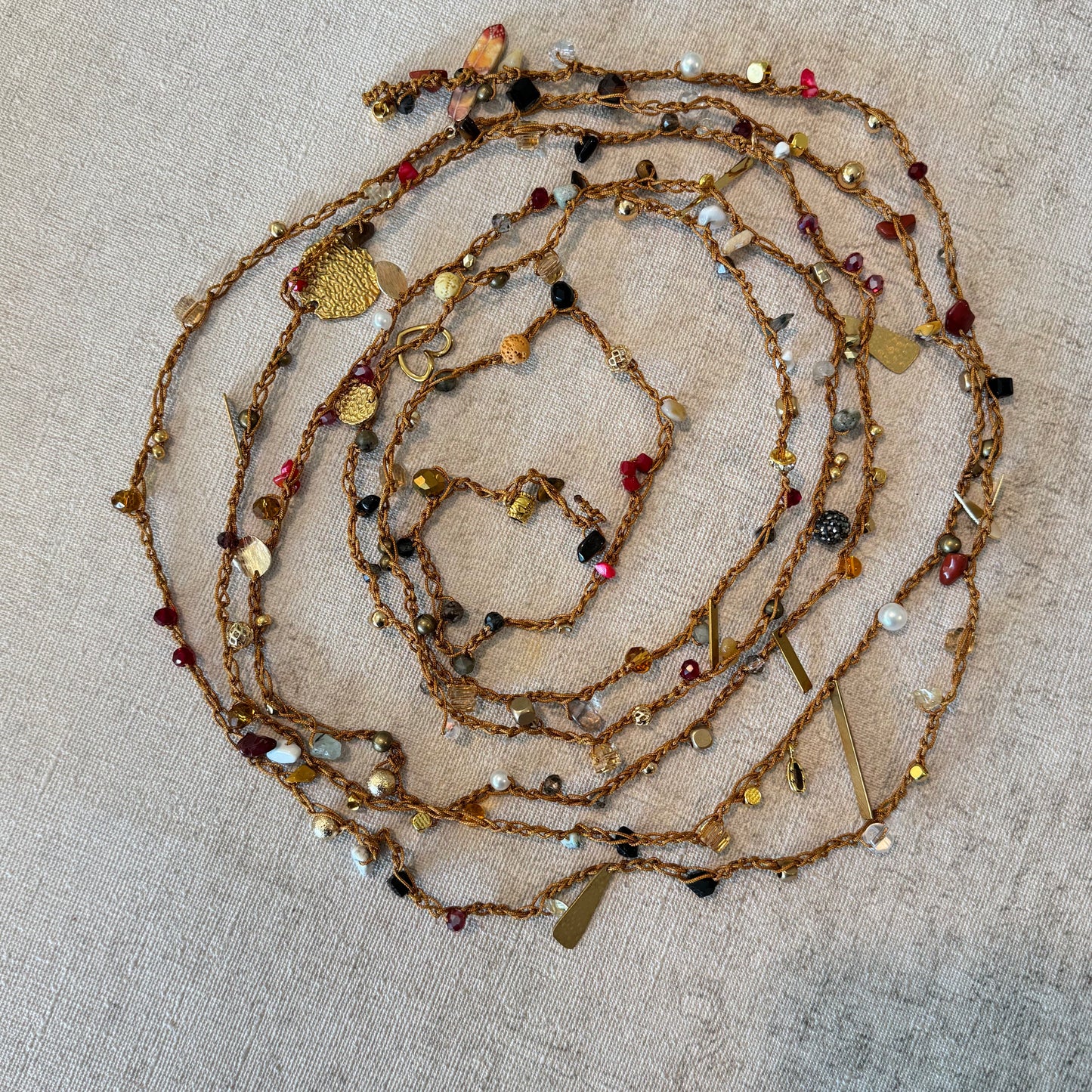 C037 Collar Crónica de Piedras