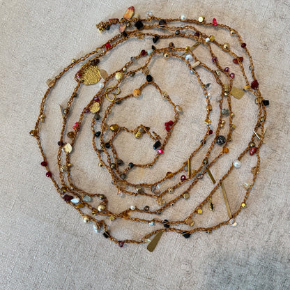 C037 Collar Crónica de Piedras