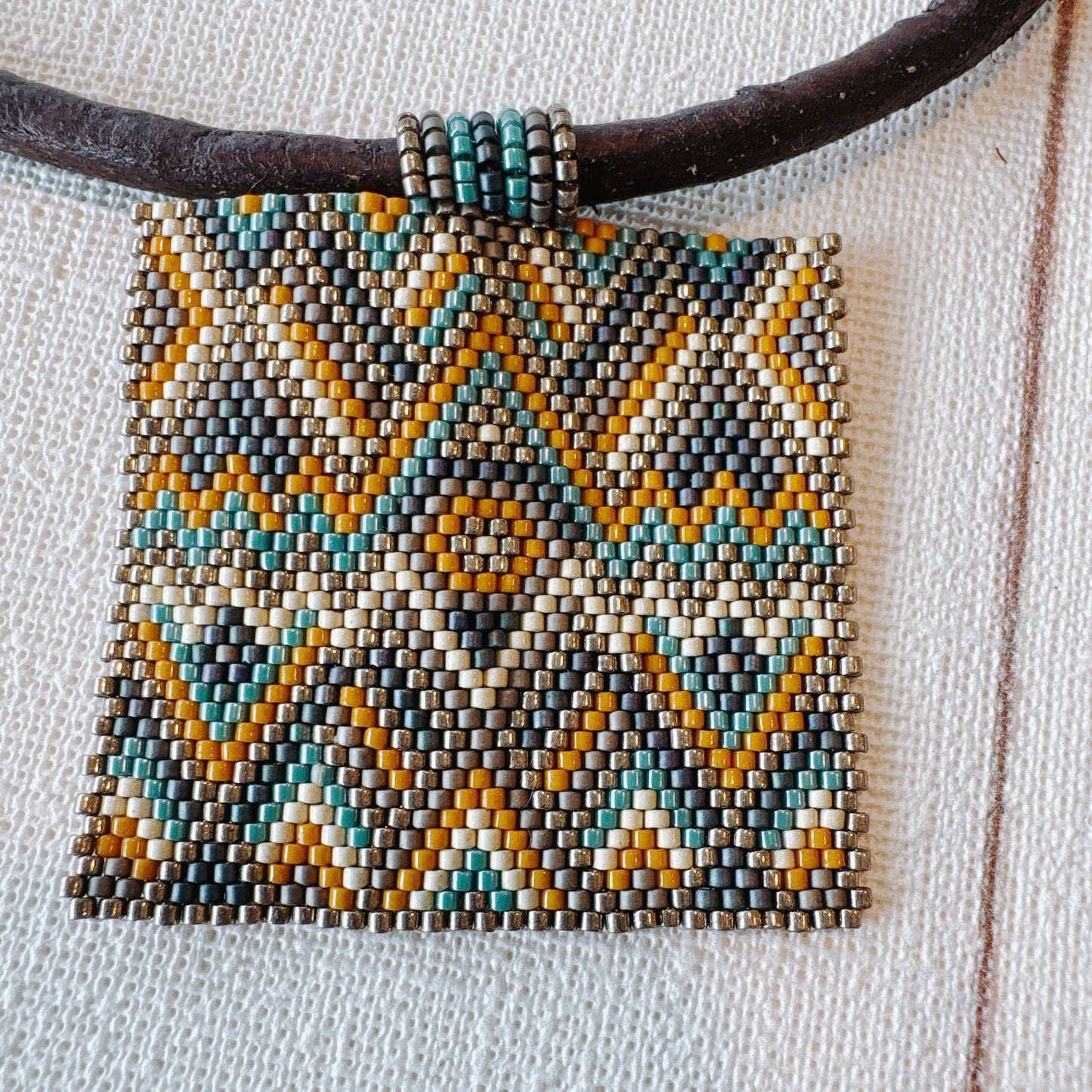 C013 Collar Pulso Terroso