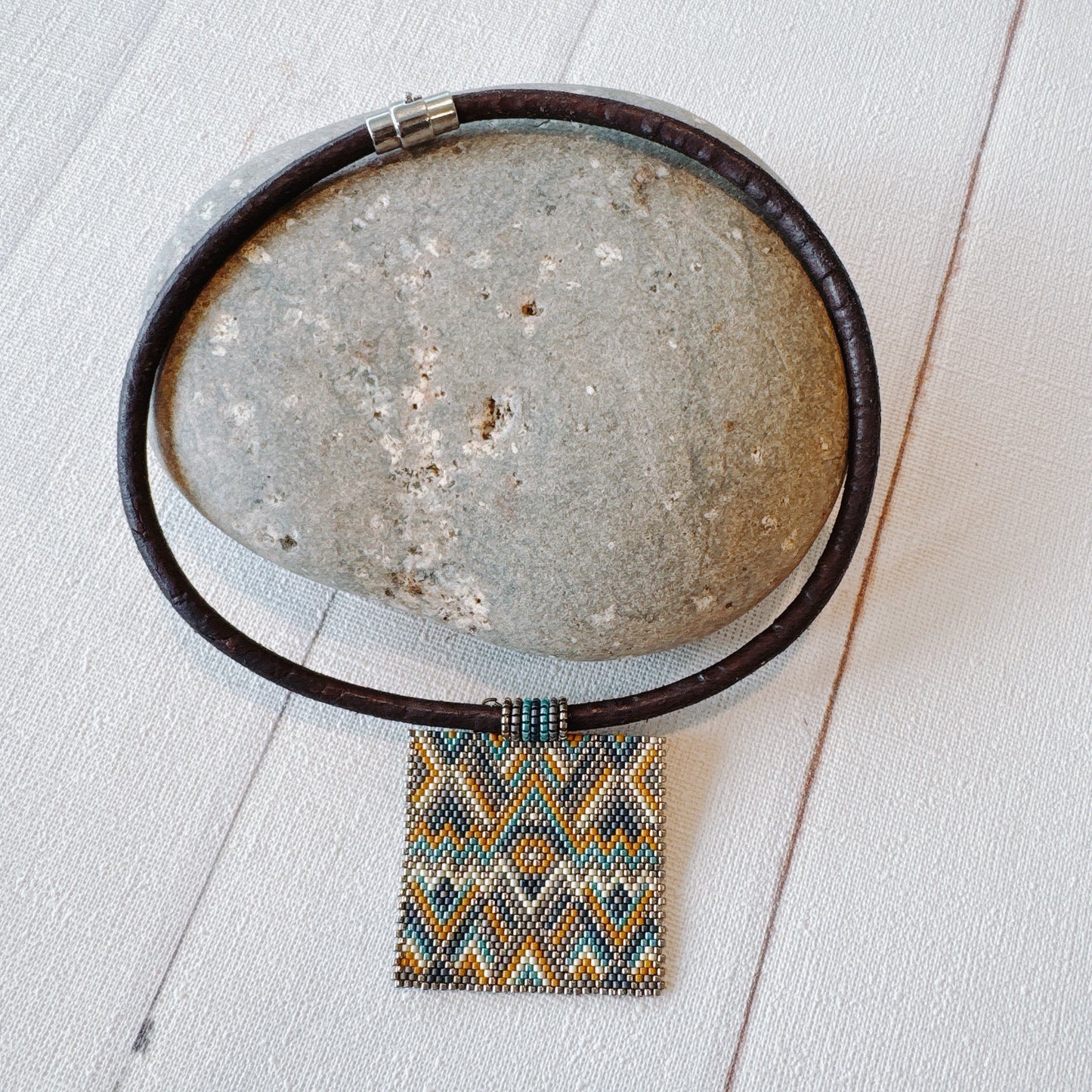 C013 Collar Pulso Terroso