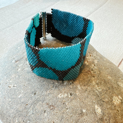 P123 Pulsera Geometría Flotante