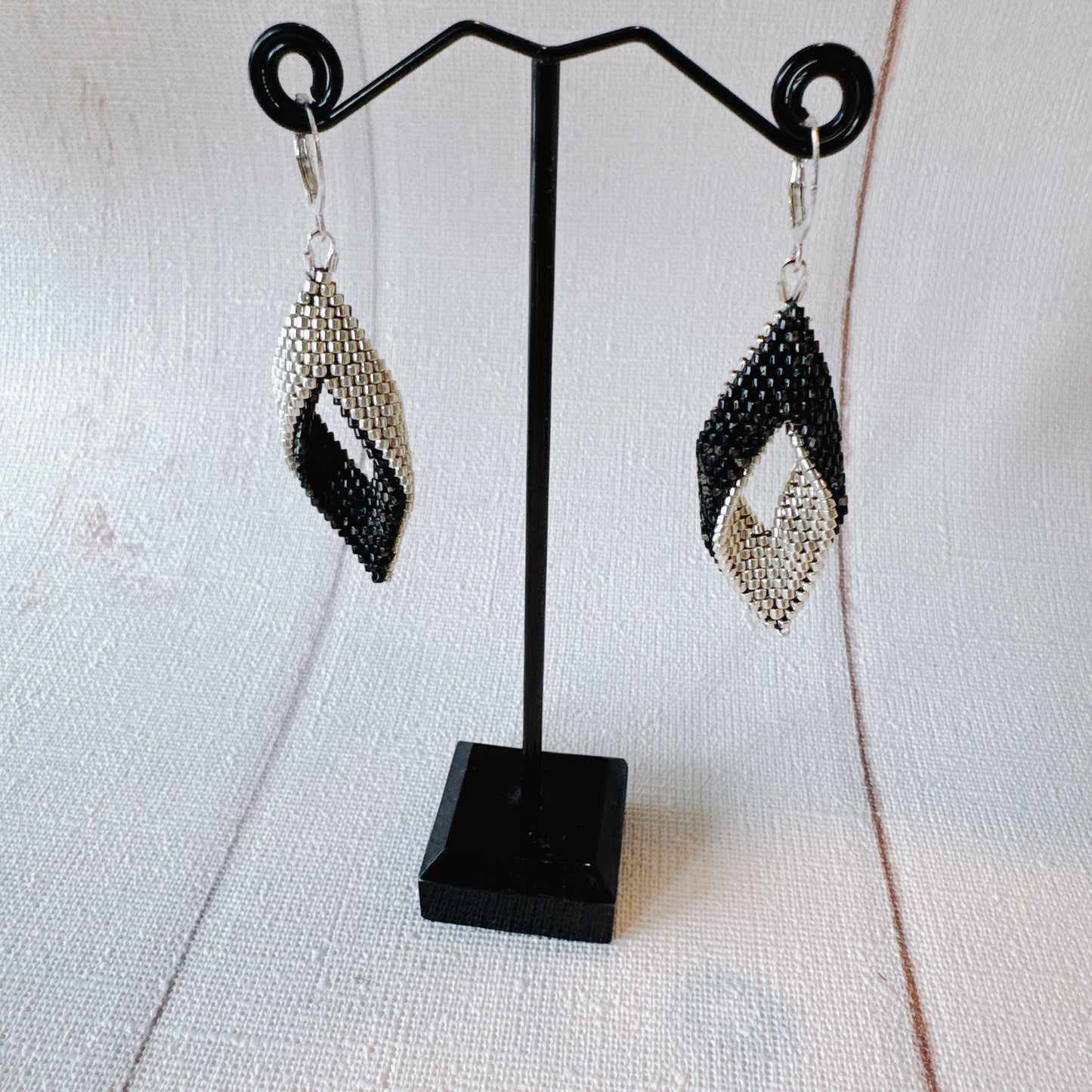 E058 Aros Claro oscuro