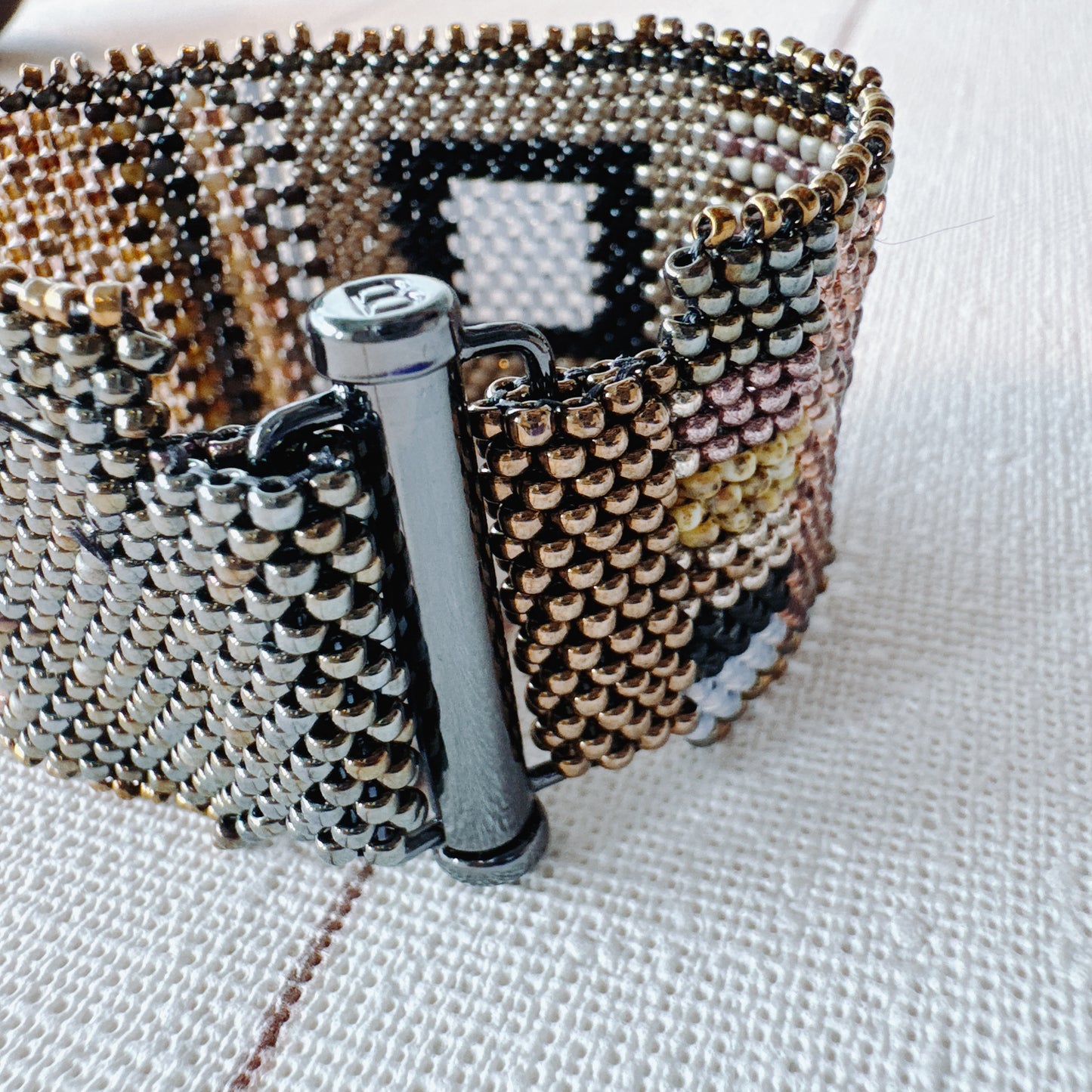 P120 Pulsera Ecos de Acero