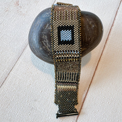 P120 Pulsera Ecos de Acero