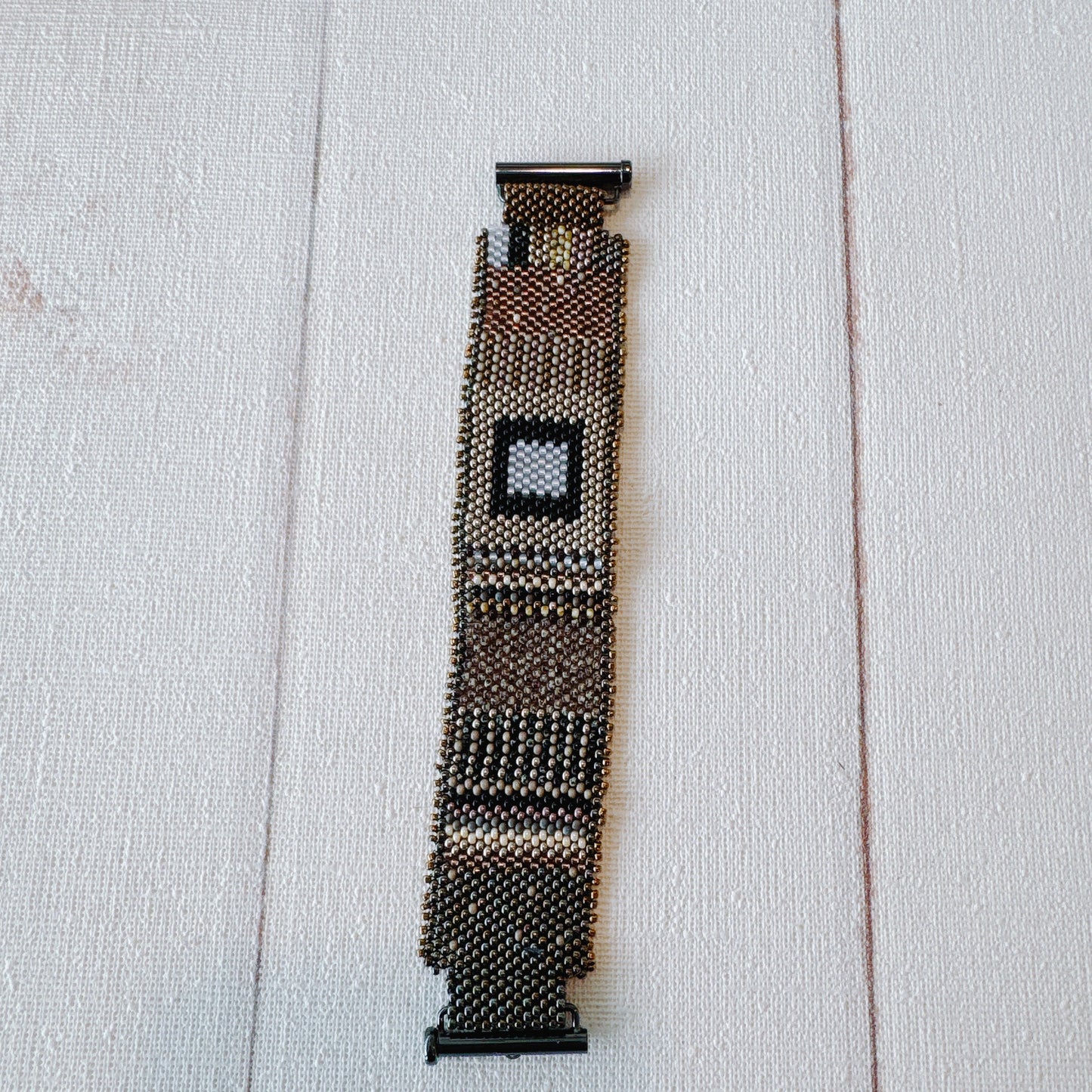 P120 Pulsera Ecos de Acero