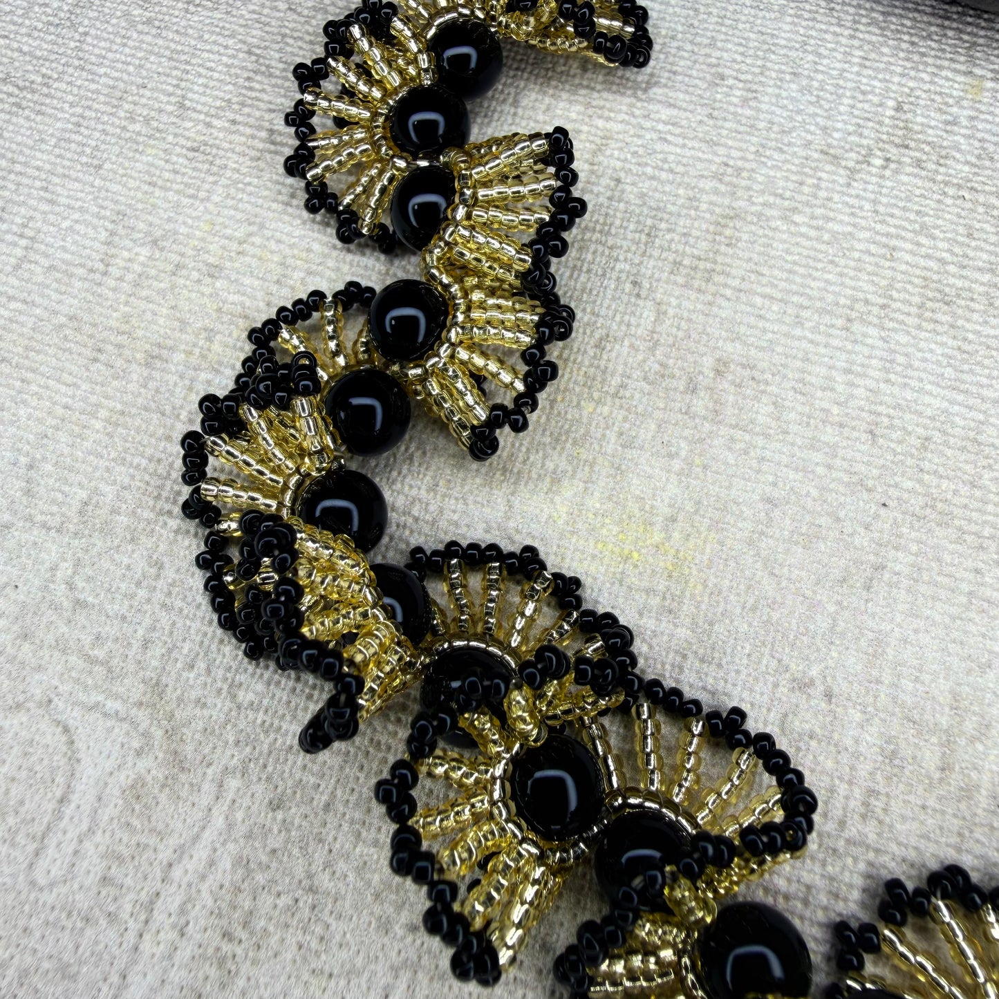 C060 Collar Danza Latente