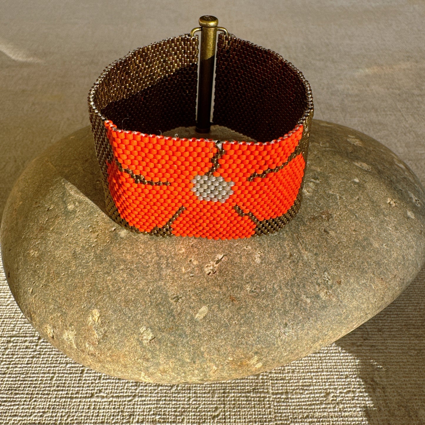 P133 Pulsera Pétalo Terracota