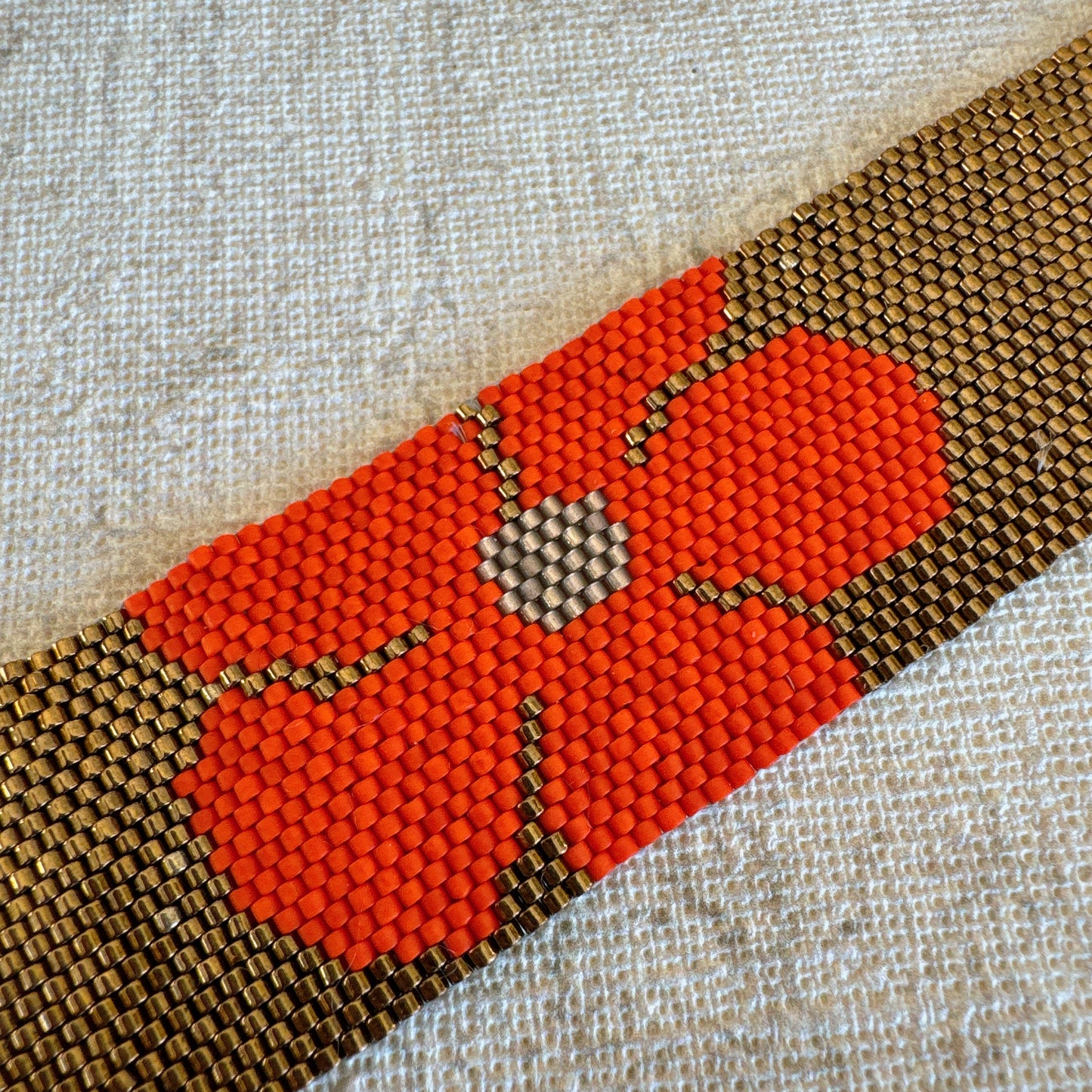 P133 Pulsera Pétalo Terracota