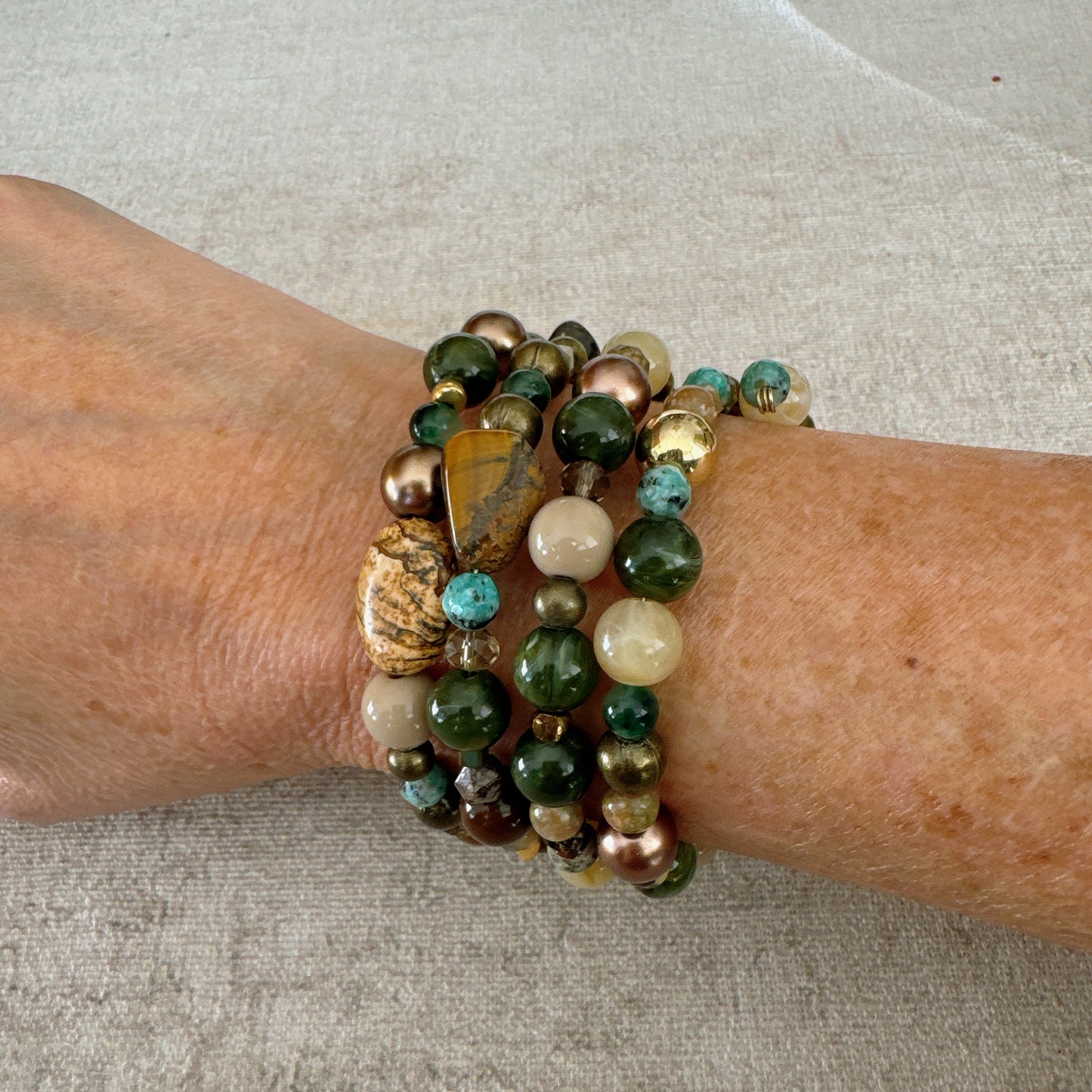 P127 Pulsera Raíz Esmeralda