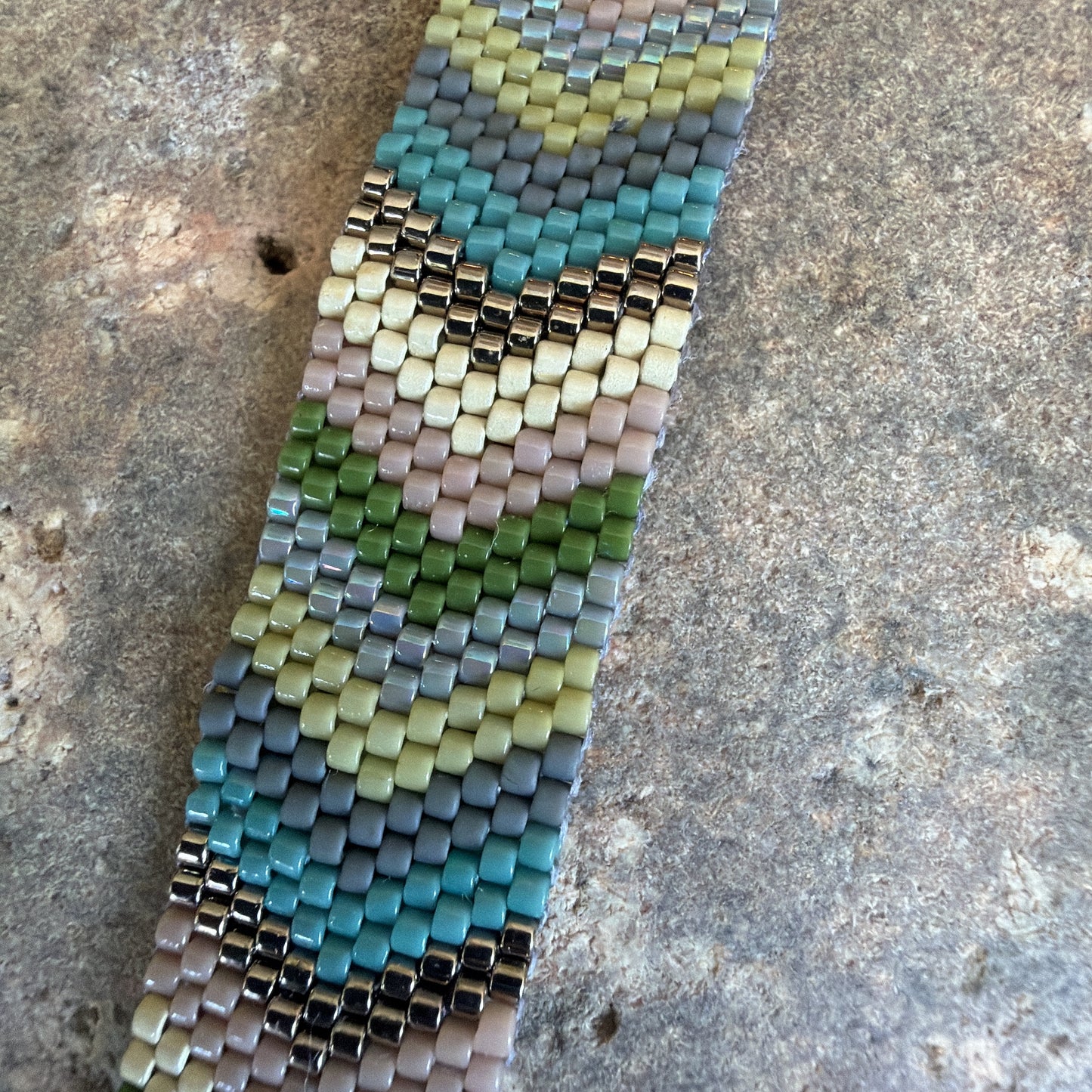 P186 Pulsera Zig Zag Calmado