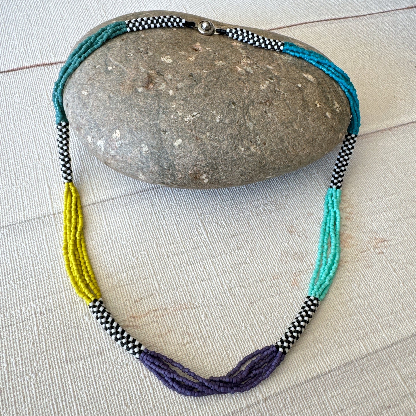 C044 Collar Danza Fragmentada