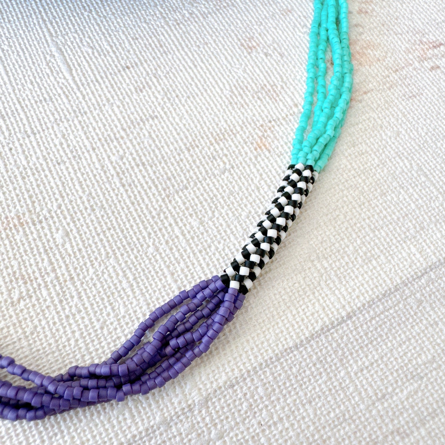 C044 Collar Danza Fragmentada