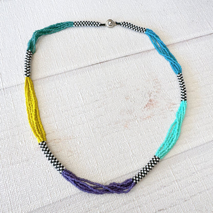 C044 Collar Danza Fragmentada