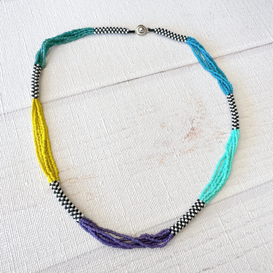 C044 Collar Danza Fragmentada