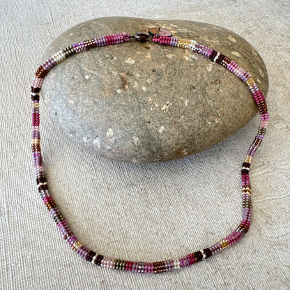 C022 Collar Zigzag Rosa