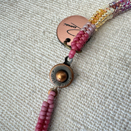 C022 Collar Zigzag Rosa