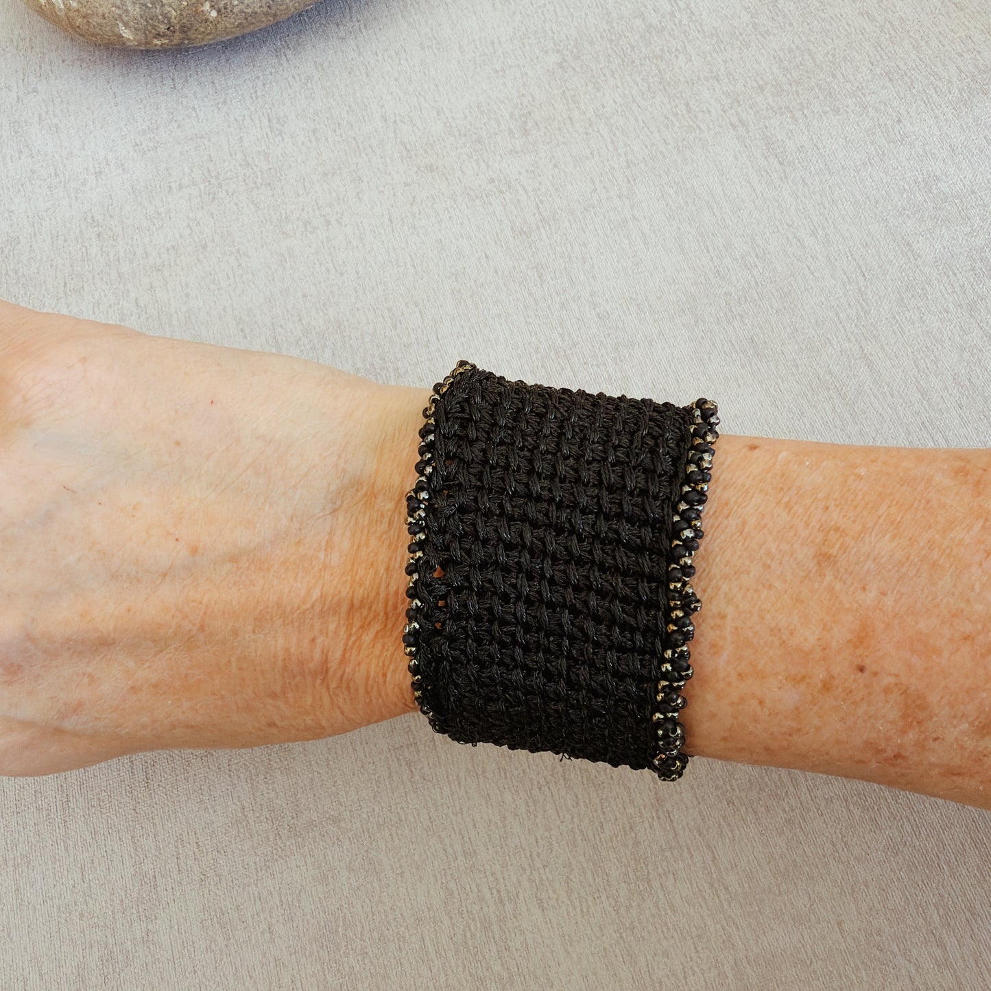 P196 Pulsera Negro Textil
