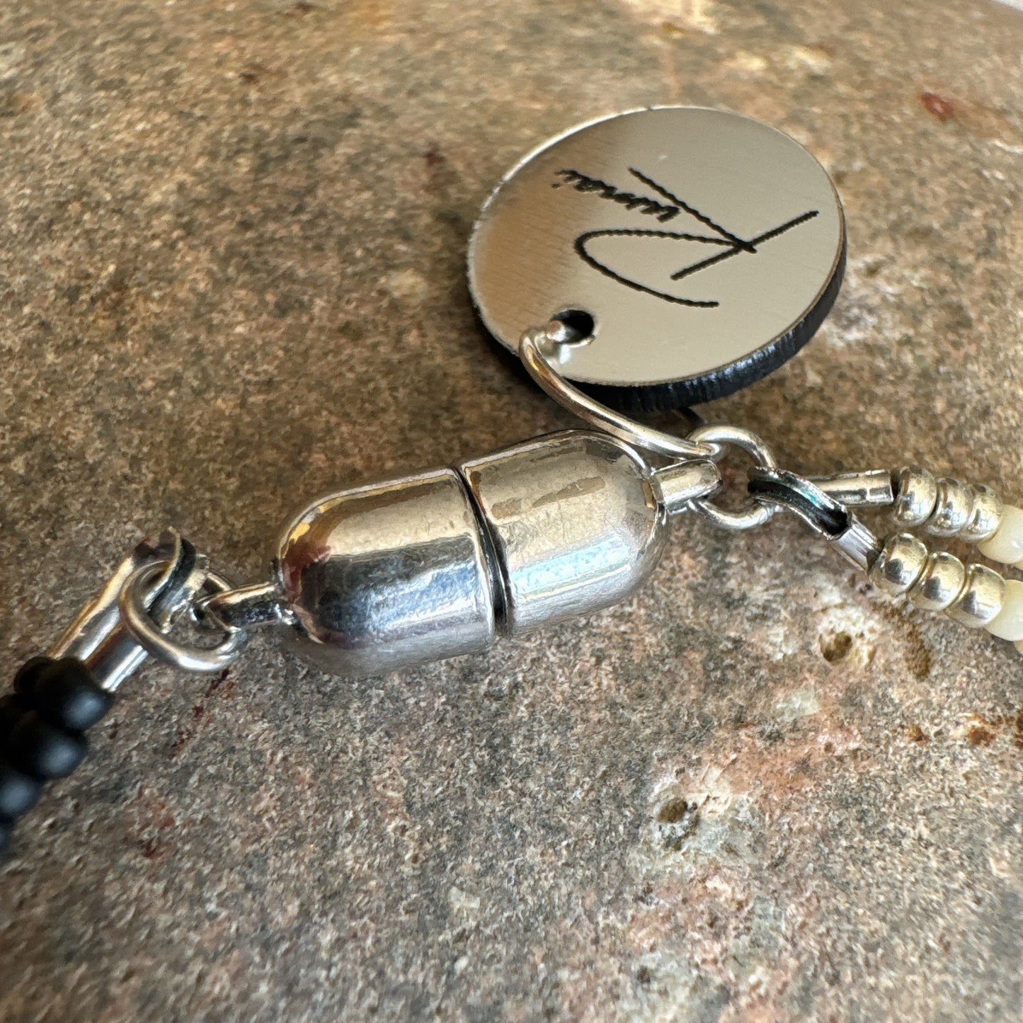 C049 Collar Olivo Negro