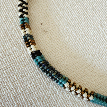 C050 Collar Raudal Calmado