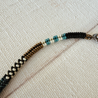 C050 Collar Raudal Calmado