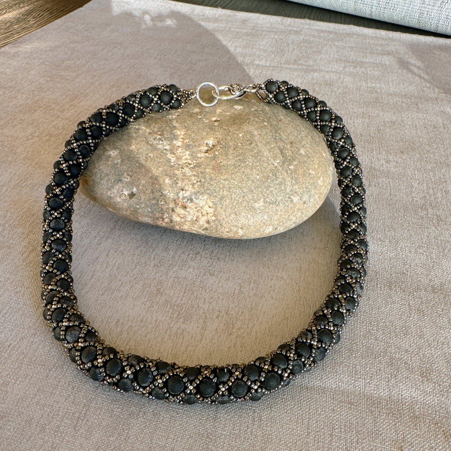 C051 Collar Camino Volcánico