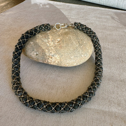 C051 Collar Camino Volcánico