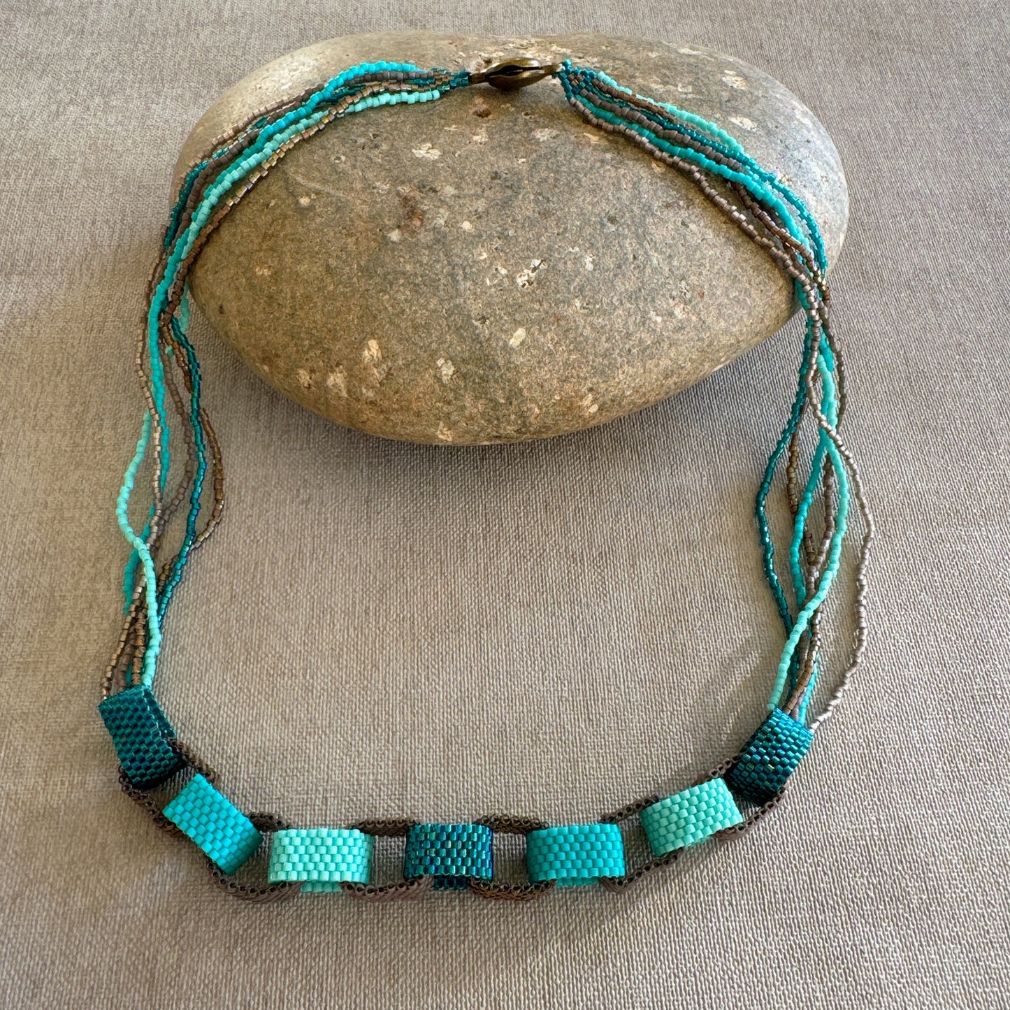 C052 Collar Marea Enlazada