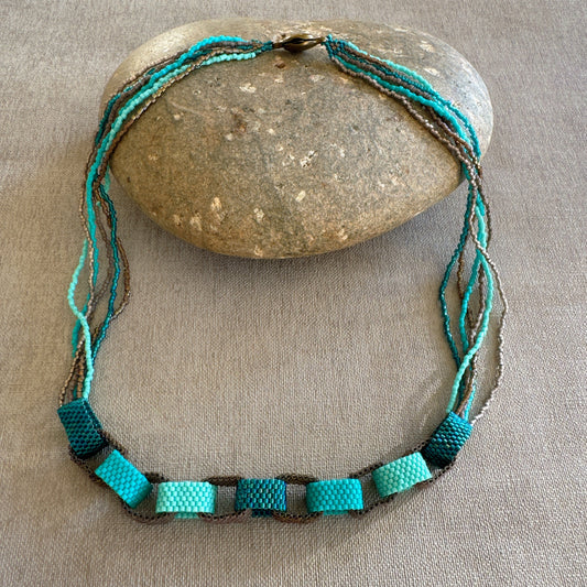 C052 Collar Marea Enlazada