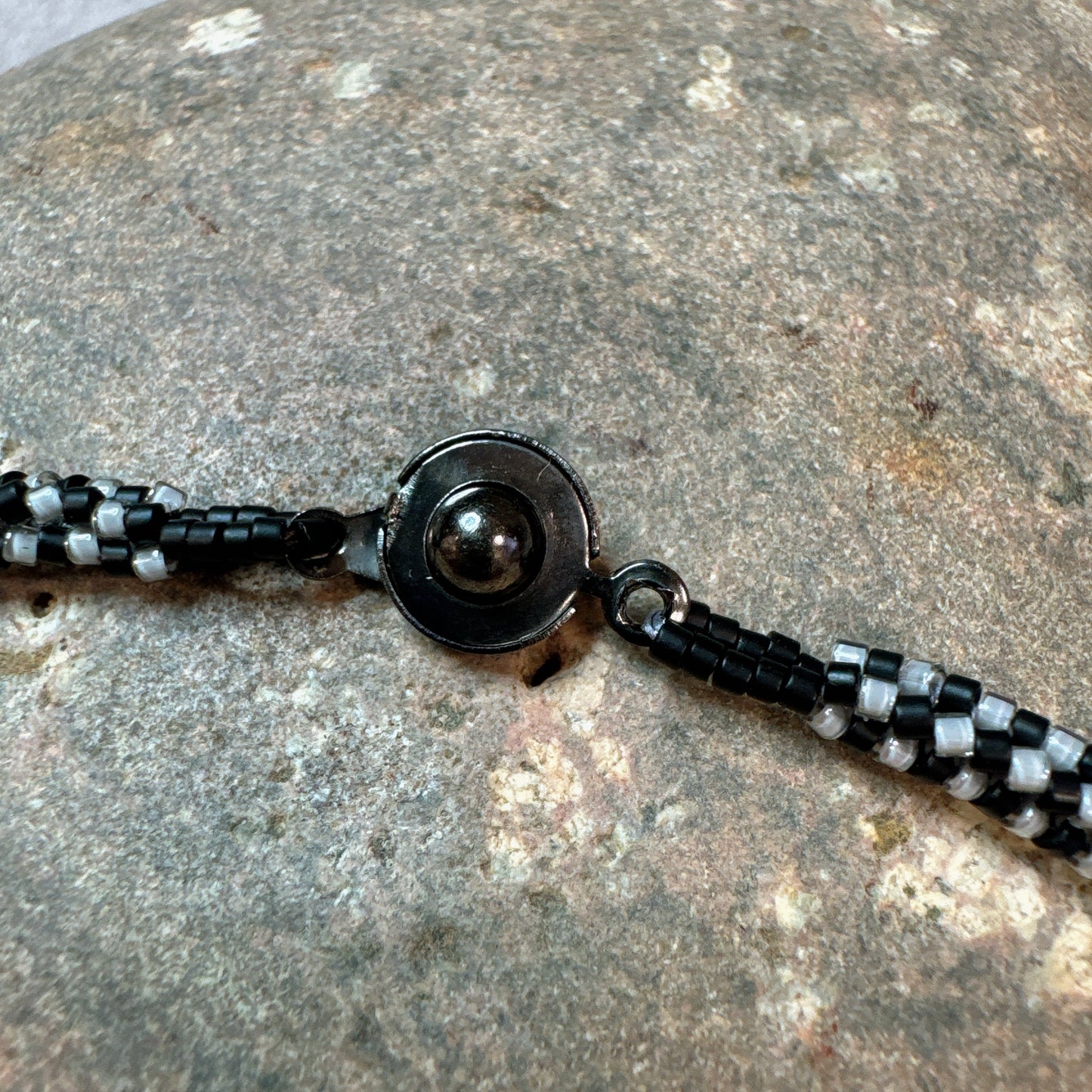 C056 Collar Colorín Punk