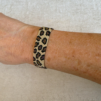 P150 Pulsera Felina Casual