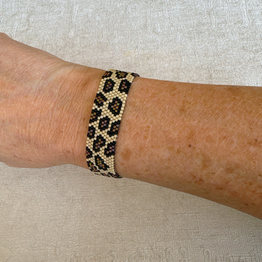 P150 Pulsera Felina Casual