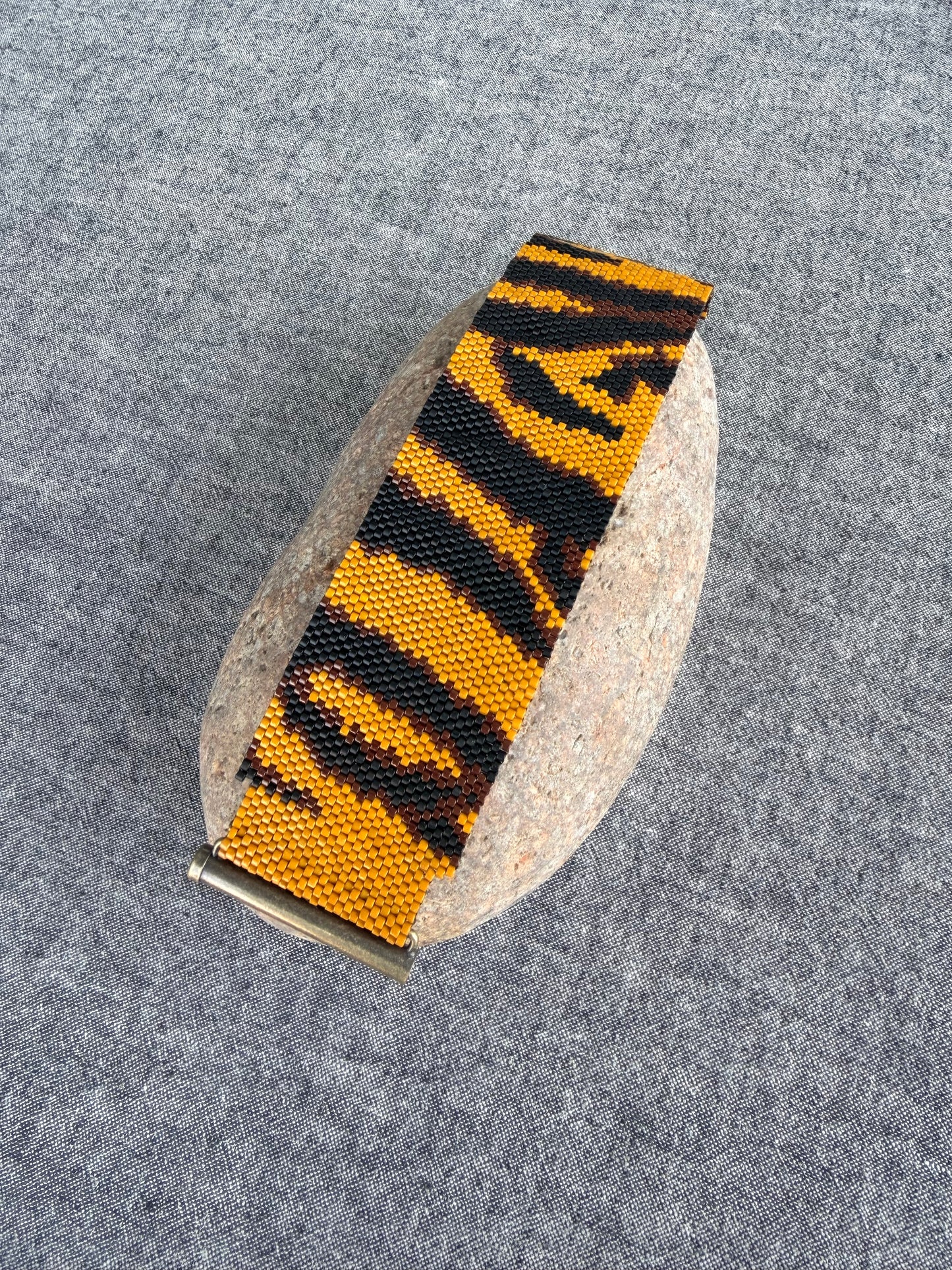 P209  Pulsera Africana