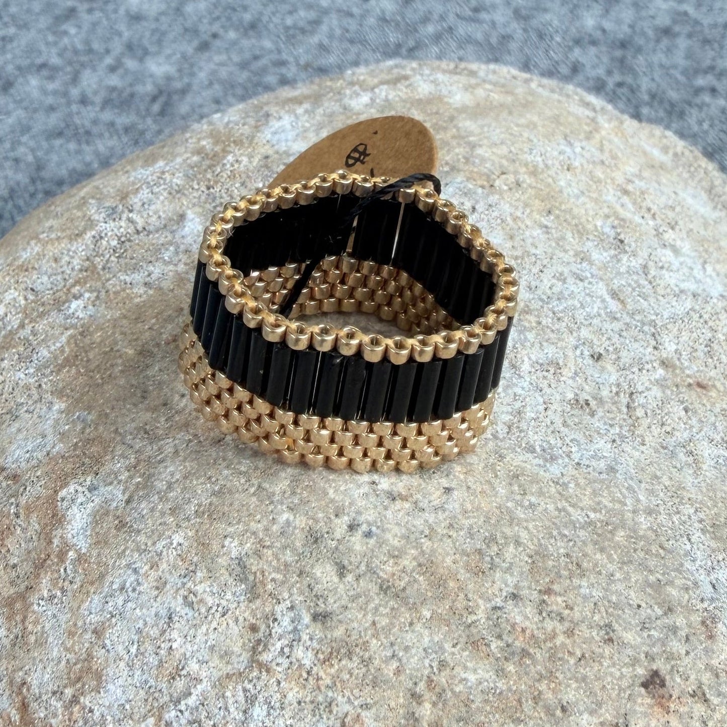 A056 Anillo Nocturno Dorado