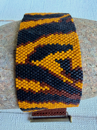 P209  Pulsera Africana