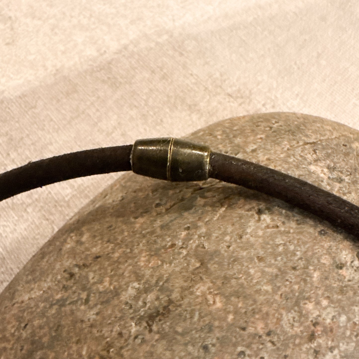 C030 Collar Raíz Cobriza