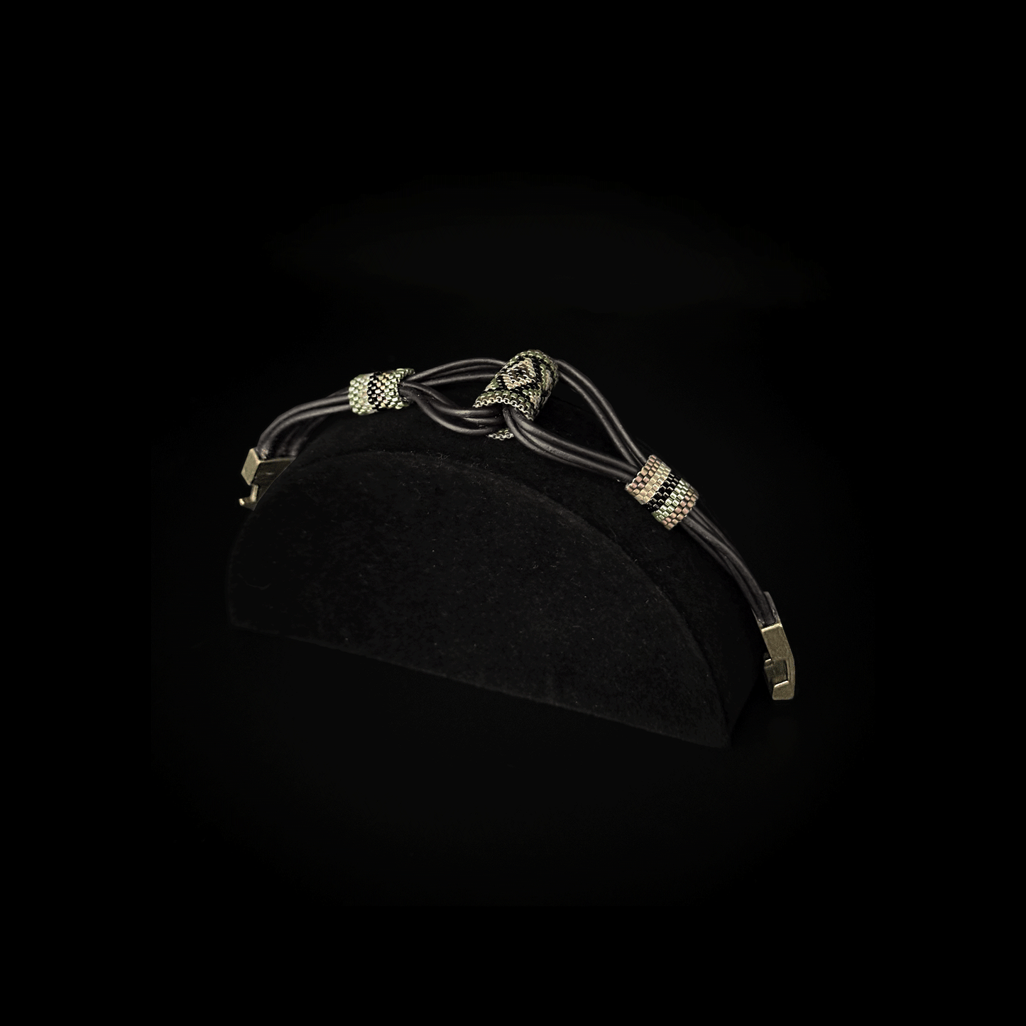 P070 Pulsera Cuero Chic