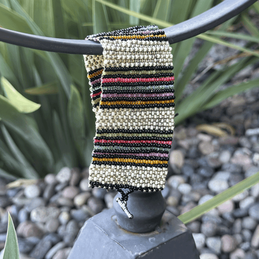 P092 Pulsera Contraste Elegante